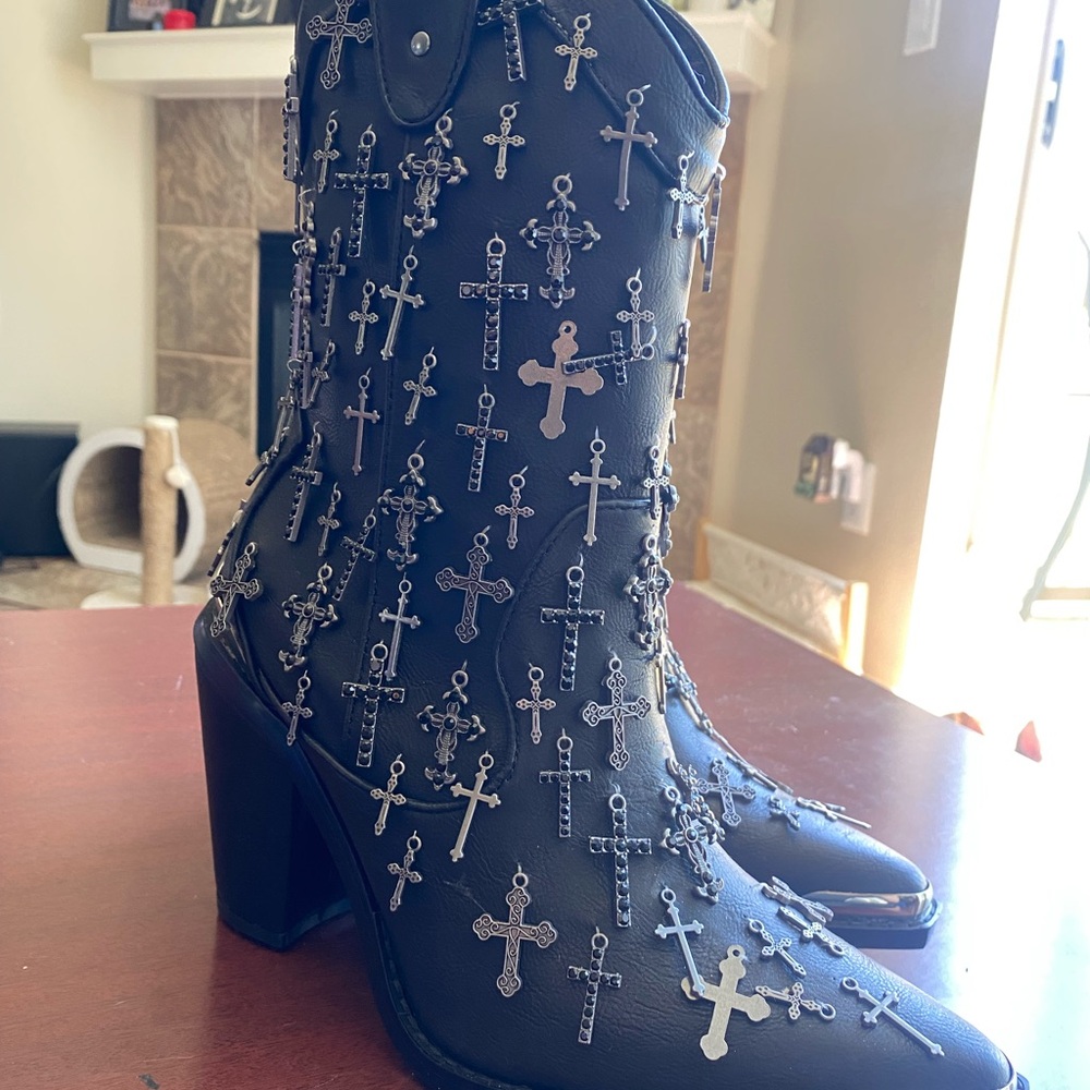 Widow Idol Worship Cowboy Boots